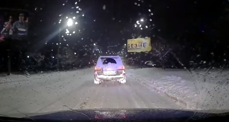 У Чернівцях п’яний водій спричинив ДТП і втікав від патрульних (відео)