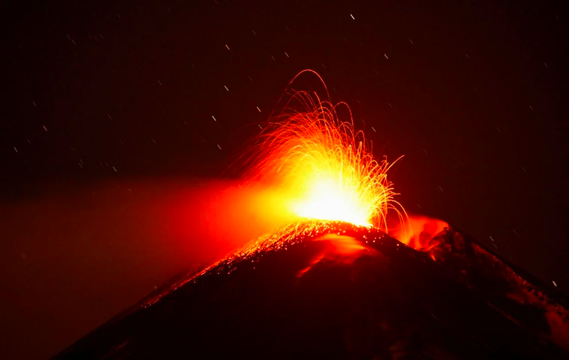 На острові Сицилія почалося виверження вулкану Етна