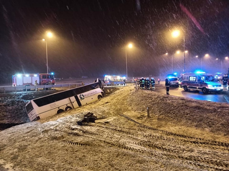 ДТП у Польщі: водій автобуса “Вроцлав-Чернівці” загинув, 5 пасажирів госпіталізували