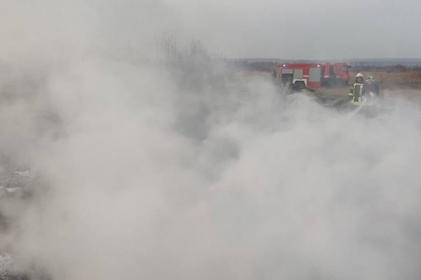 На вихідних буконські рятувальники ДСНС 12 разів гасили пожежі сухої трави