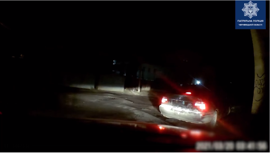 У Чернівцях водій BMW напідпитку втікав від поліціянтів