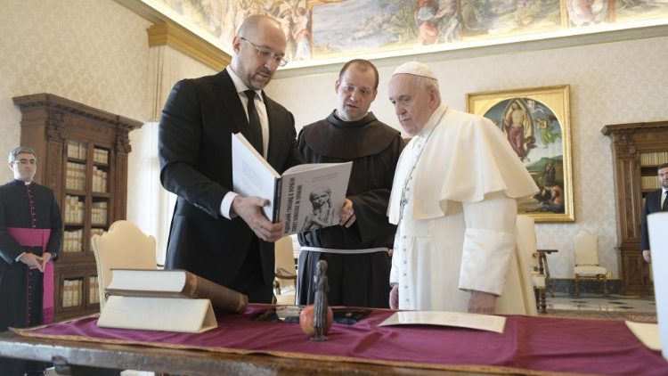 Шмигаль зустрівся з Папою Франциском