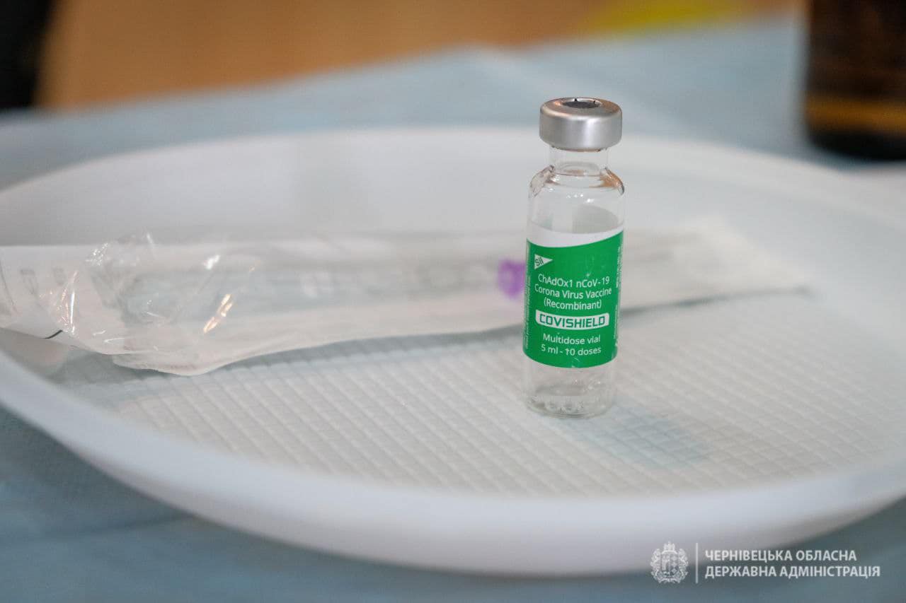 Першу дозу вакцини від COVID-19 отримали 284 буковинці