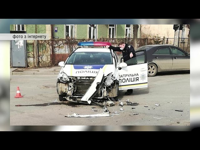 Винна водійка Porsche: у Чернівцях поліцейський автомобіль потрапив у ДТП