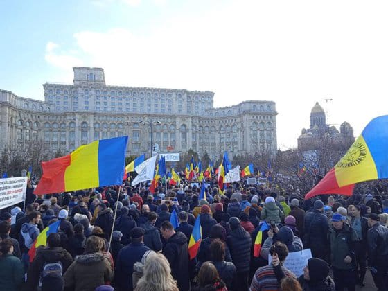 У Румунії почалися масові протести проти законопроекту про обов’язкову вакцинацію