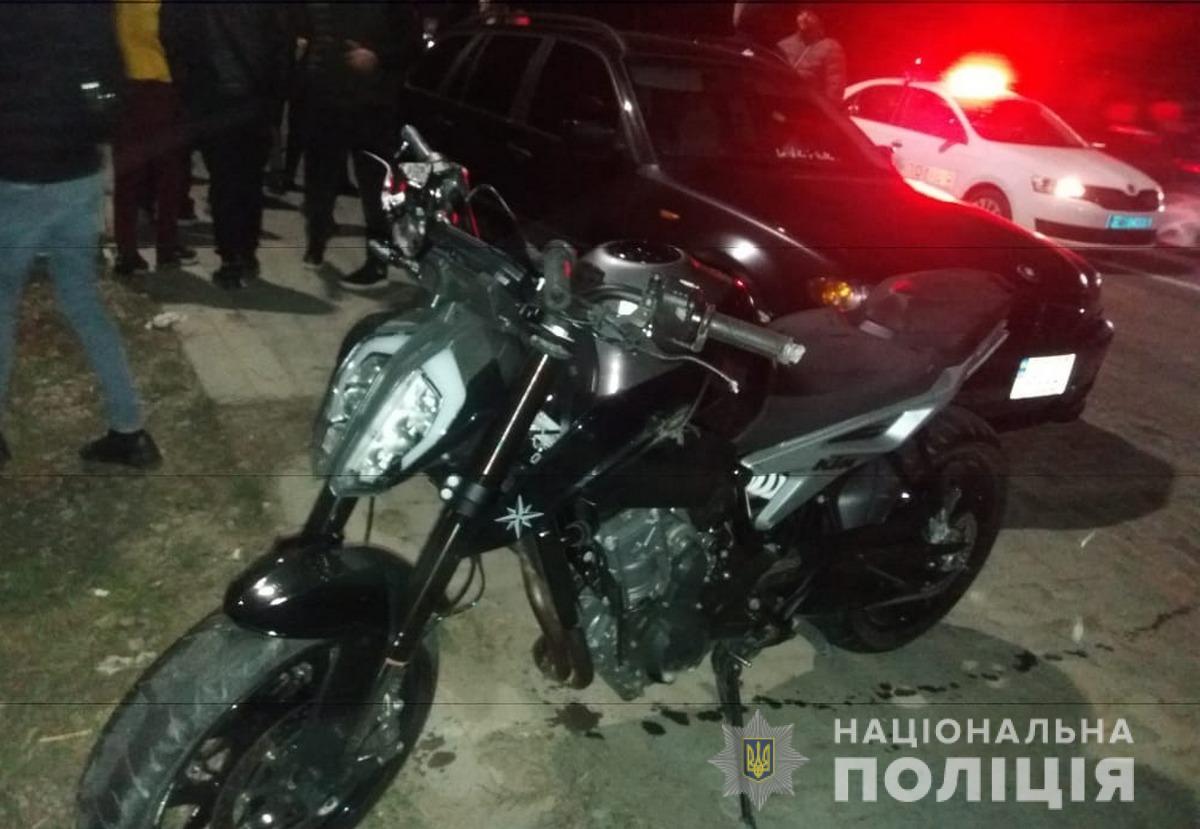 Поліцейські встановили особу мотоцикліста, який збив буковинця