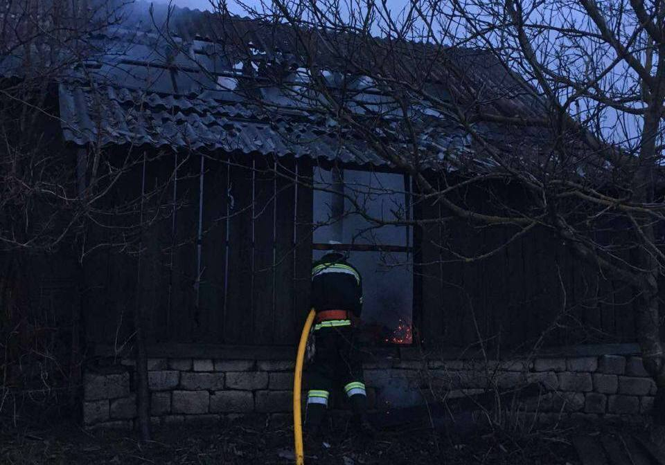 На Кельменеччині загорівся будинок через перенавантаження електромережі