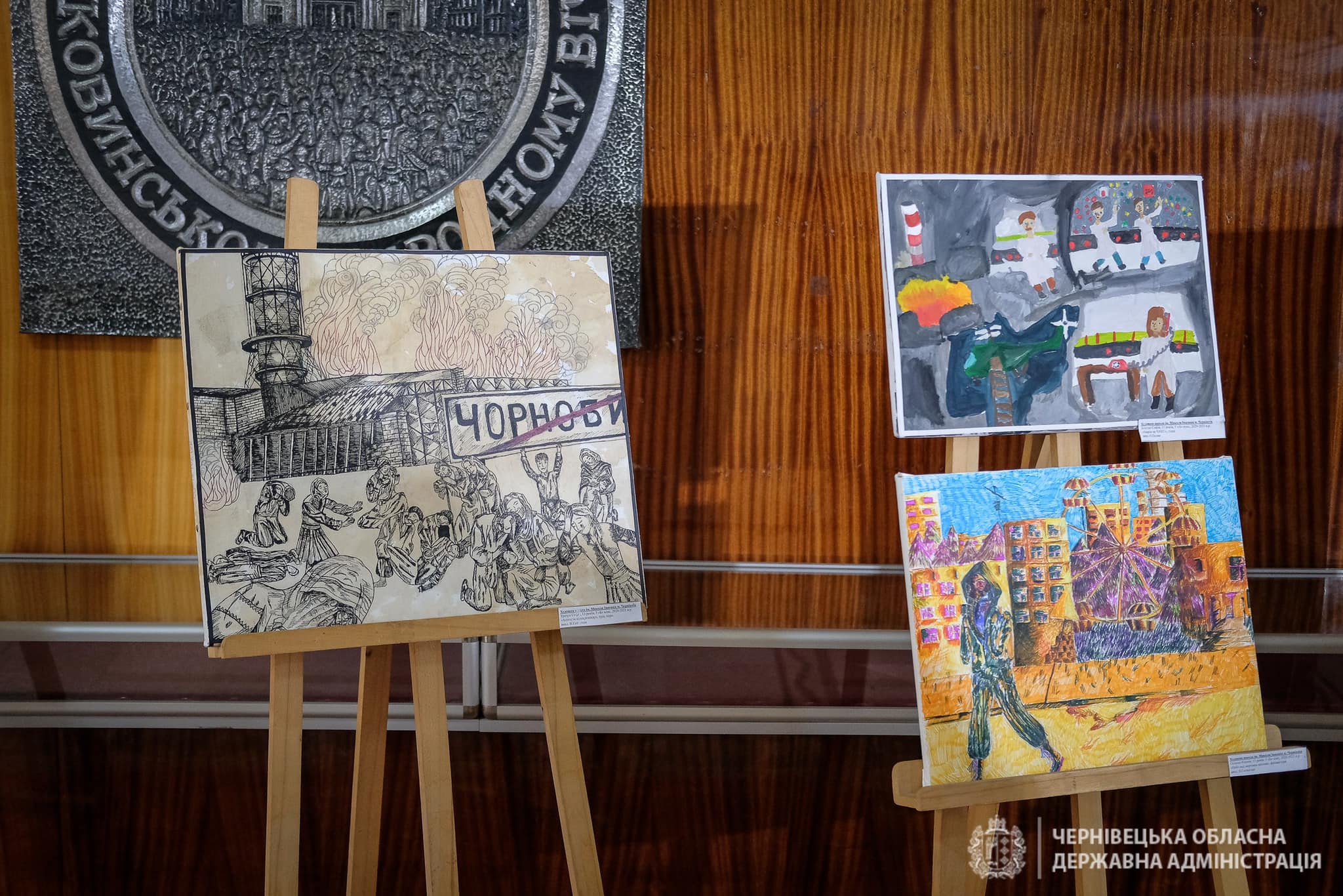 Художня школа навчає дистанційно: в Чернівцях презентували виставку про Чорнобильську катастрофу