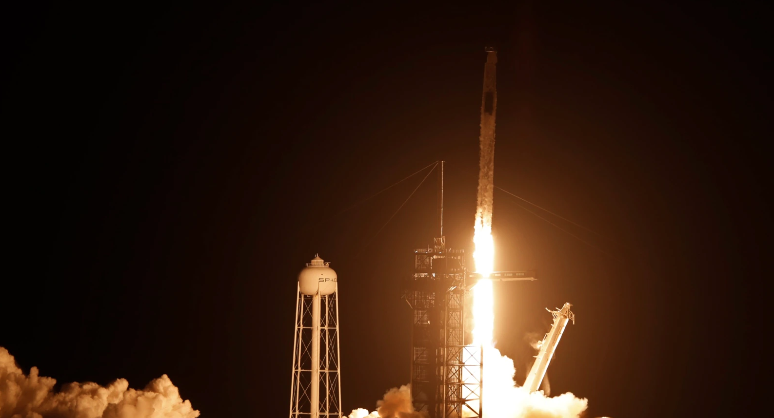 SpaceX відправила до МКС Crew Dragon з чотирма астронавтами