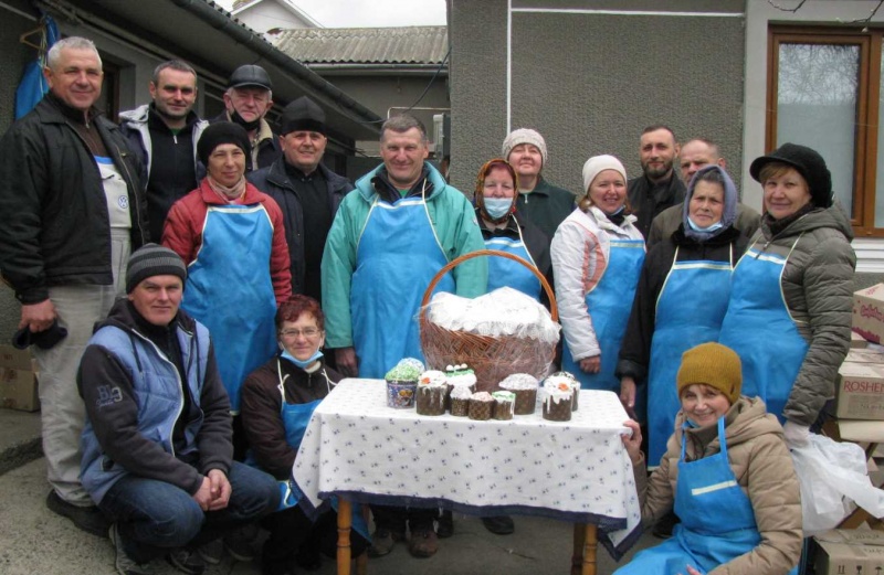 Буковинські волонтери відправили на передову 2 тонни харчів
