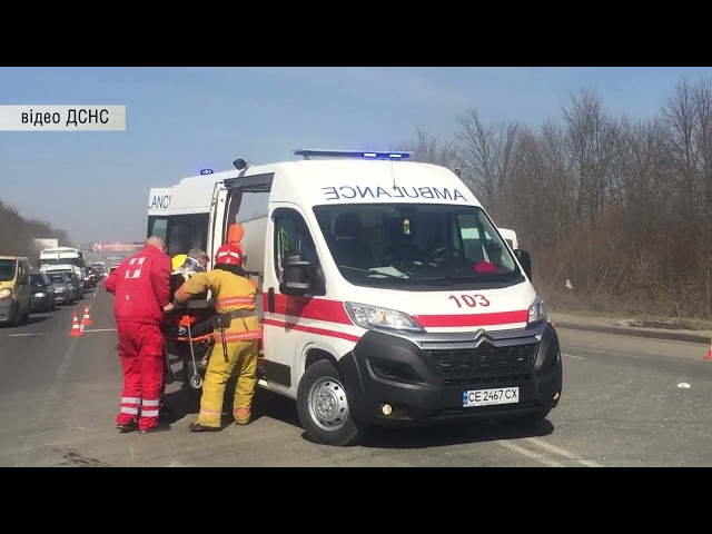 Рятувальники деблокували 3-ох потерпілих з автомобіля після ДТП в селі Новий Киселів