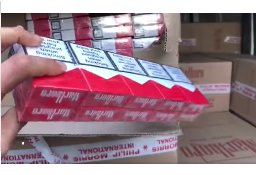 60 ящиків сигарет перевозили в Румунію: буковинські прикордонники виявили автобус з контрабандою
