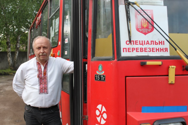 Водії у вишитих сорочках: Чернівецьке тролейбусне управління долучилося до святкування