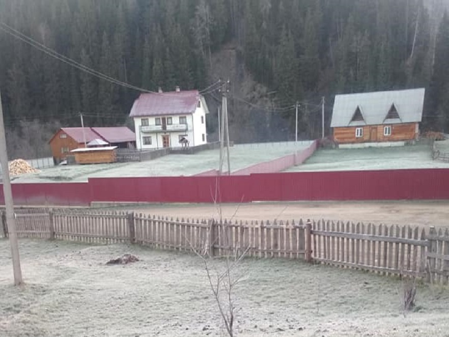 Нетравнева погода: на Буковині зафіксували -8 градусів морозу та заморозки на траві