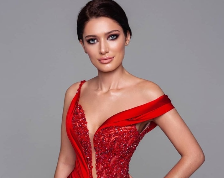 Відомий буковинський дизайнер пошив вечірню сукню для представниці України на Міс Всесвіт-2021