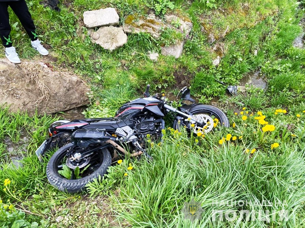 Перекинувся мотоцикл: в ДТП на Буковині постраждав 44-річний водій
