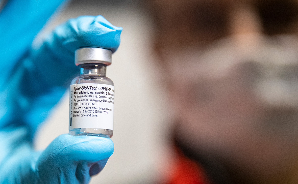 Україна отримала 500 тисяч доз оновленої вакцини Pfizer проти «Омікрону»