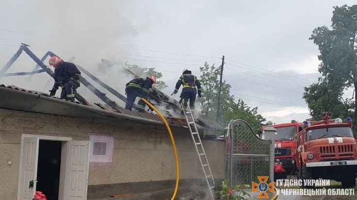 У Чернівцях на вулиці Руській горів житловий будинок: евакуювали 5 людей