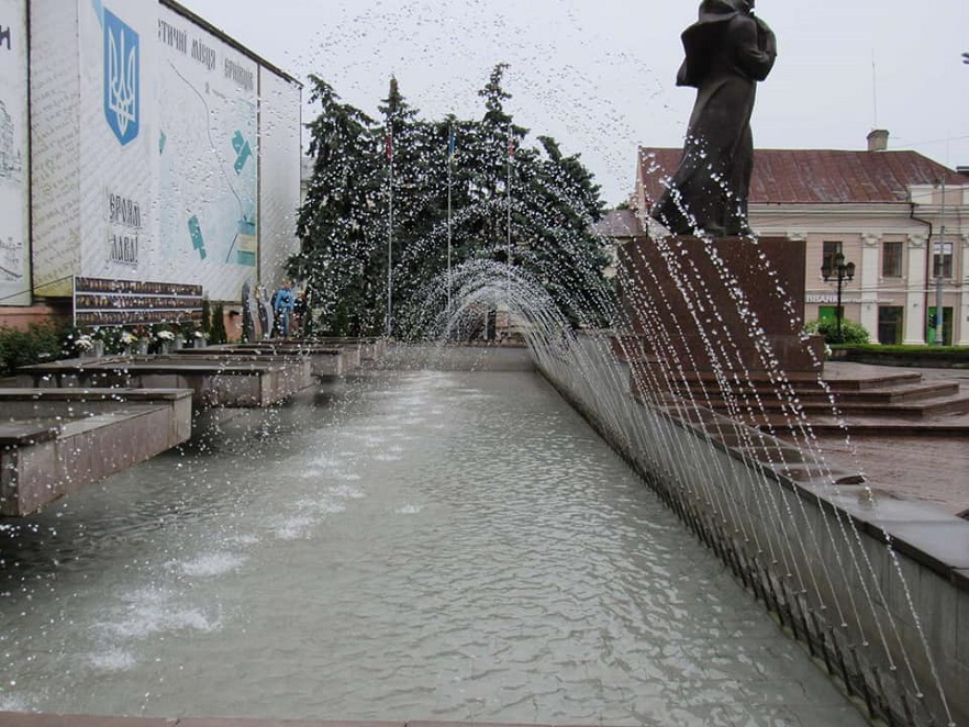Чернівецький водоканал відкрив літній сезон: у місті запрацювали фонтани
