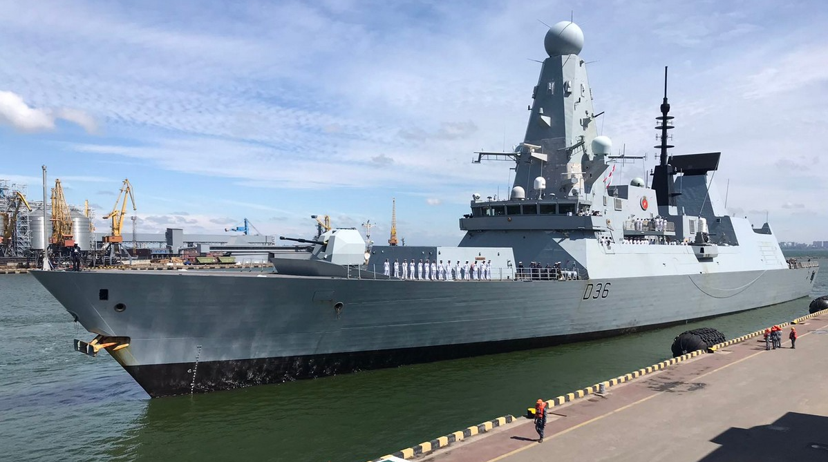 Британія готова знову відправити військові кораблі у Чорне море біля Криму