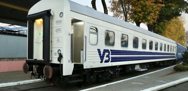 Укрзалізниця уклала контракт із Крюківським вагонобудівним заводом на постачання 22 нових пасажирських вагонів