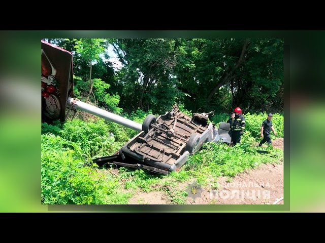 В Чернівецькому районі внаслідок зіткнення мікроавтобуса з рекламним щитом загинув водій