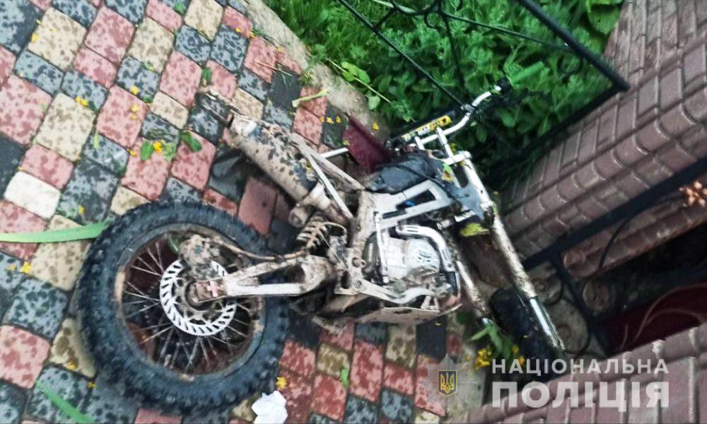 Врізався на мотоциклі в огорожу: на Буковині в ДТП загинув підліток