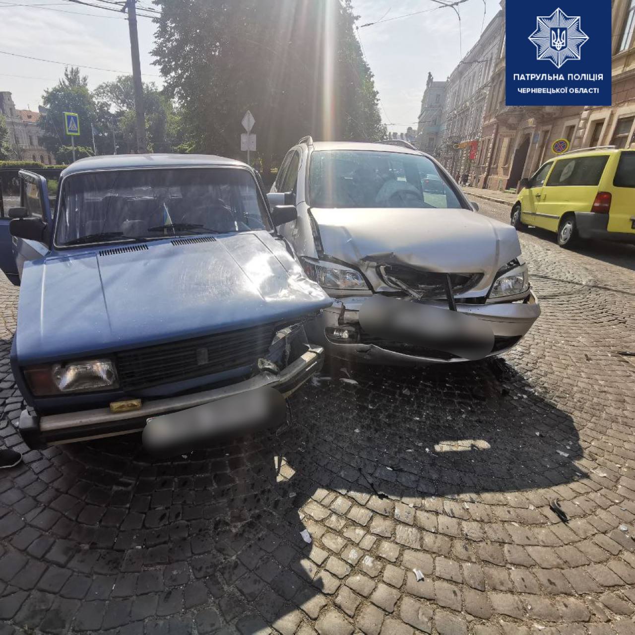 ДТП з потерпілими: у центрі Чернівців зіткнулися два легкових автомобілі