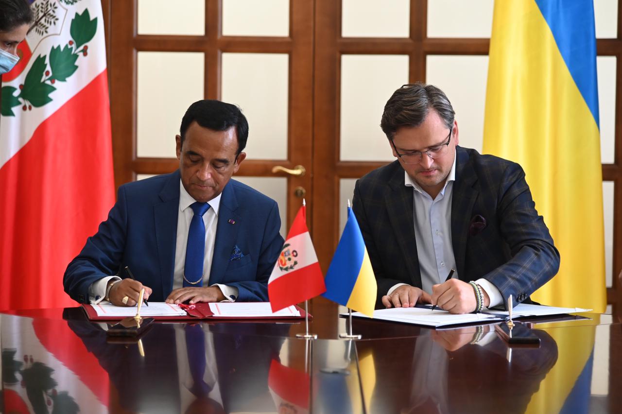 Україна підписала з Перу угоду про безвіз