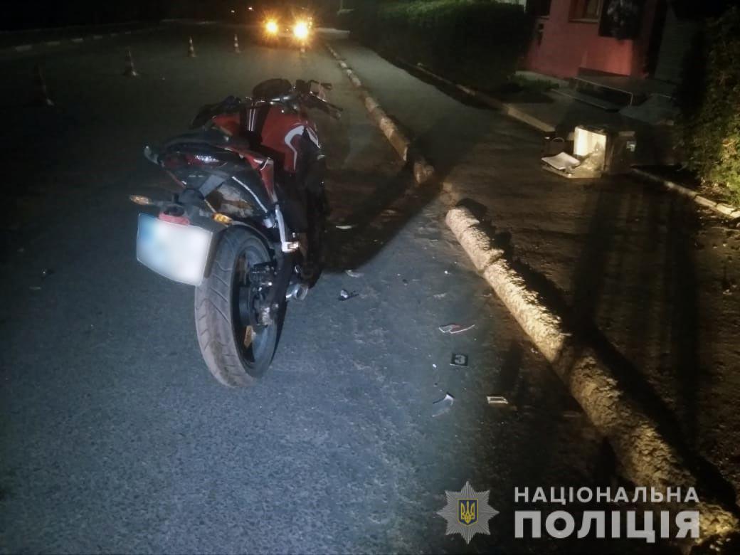 За добу буковинські поліцейські задокументували другу ДТП, у якій травмувався мотоцикліст