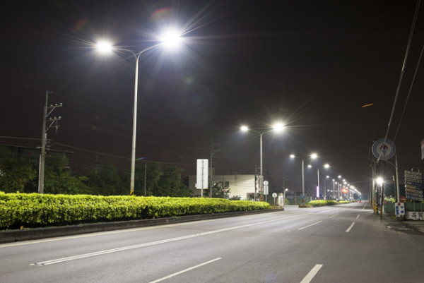 Зекономлять до 50% електроенергії: у Чернівцях встановлять нові ліхтарі