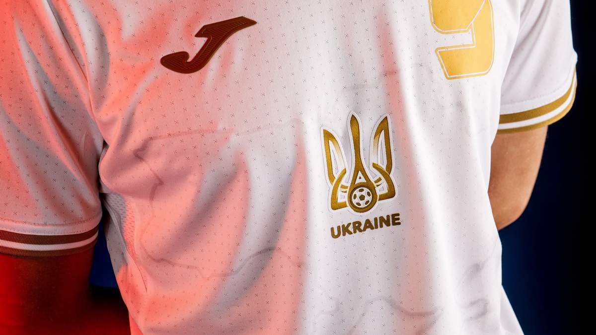Британська телеведуча порівняла карту України на футболці нашої національної збірної з “брудною плямою”