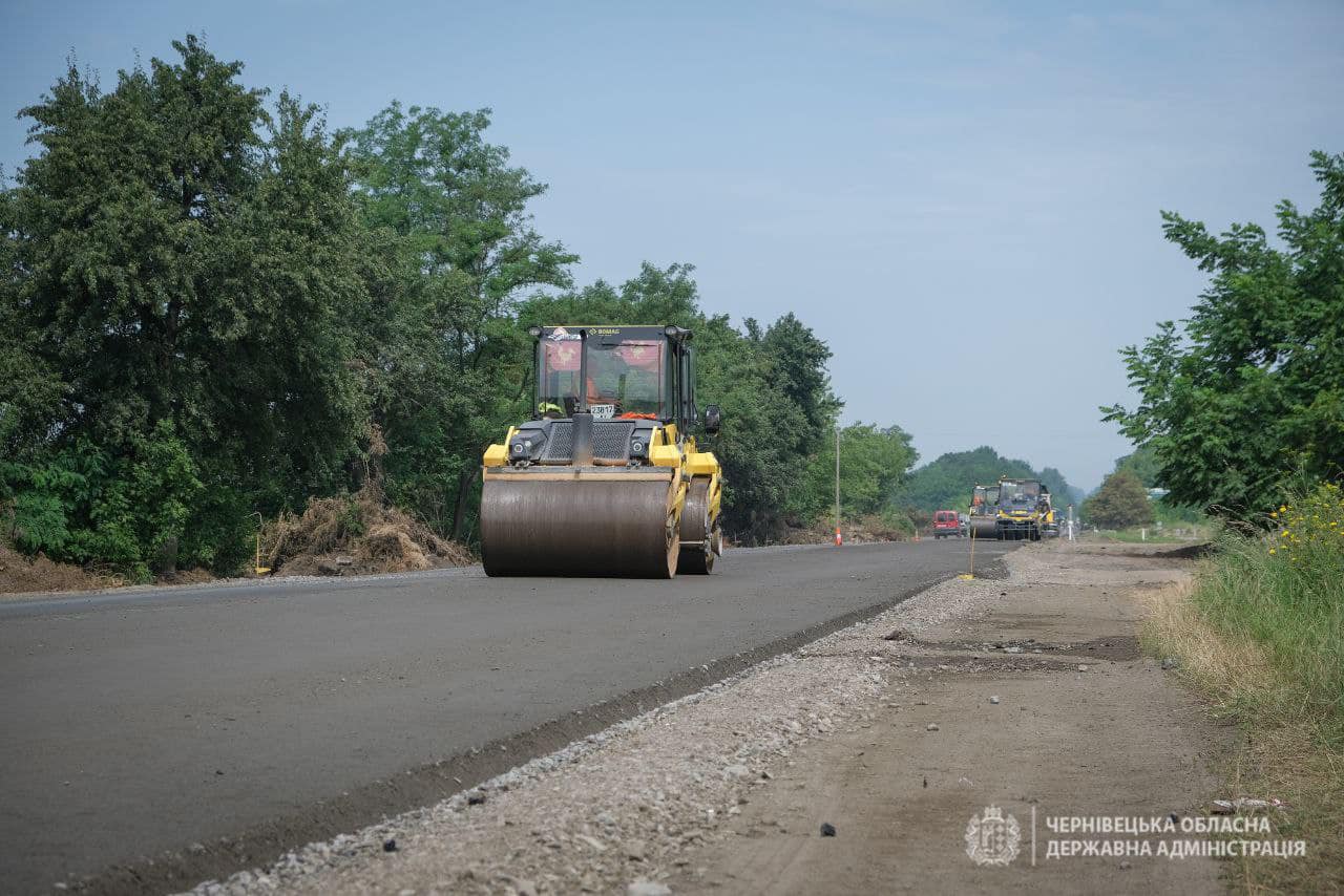 На Буковині почали ремонт дороги на трасі М-19