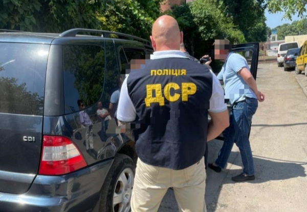 У Чернівцях затримали помічника народного депутата на хабарі у $5700