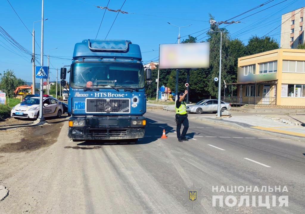 Переходив дорогу у невідведеному місці: на вулиці Хотинській трапилась ДТП