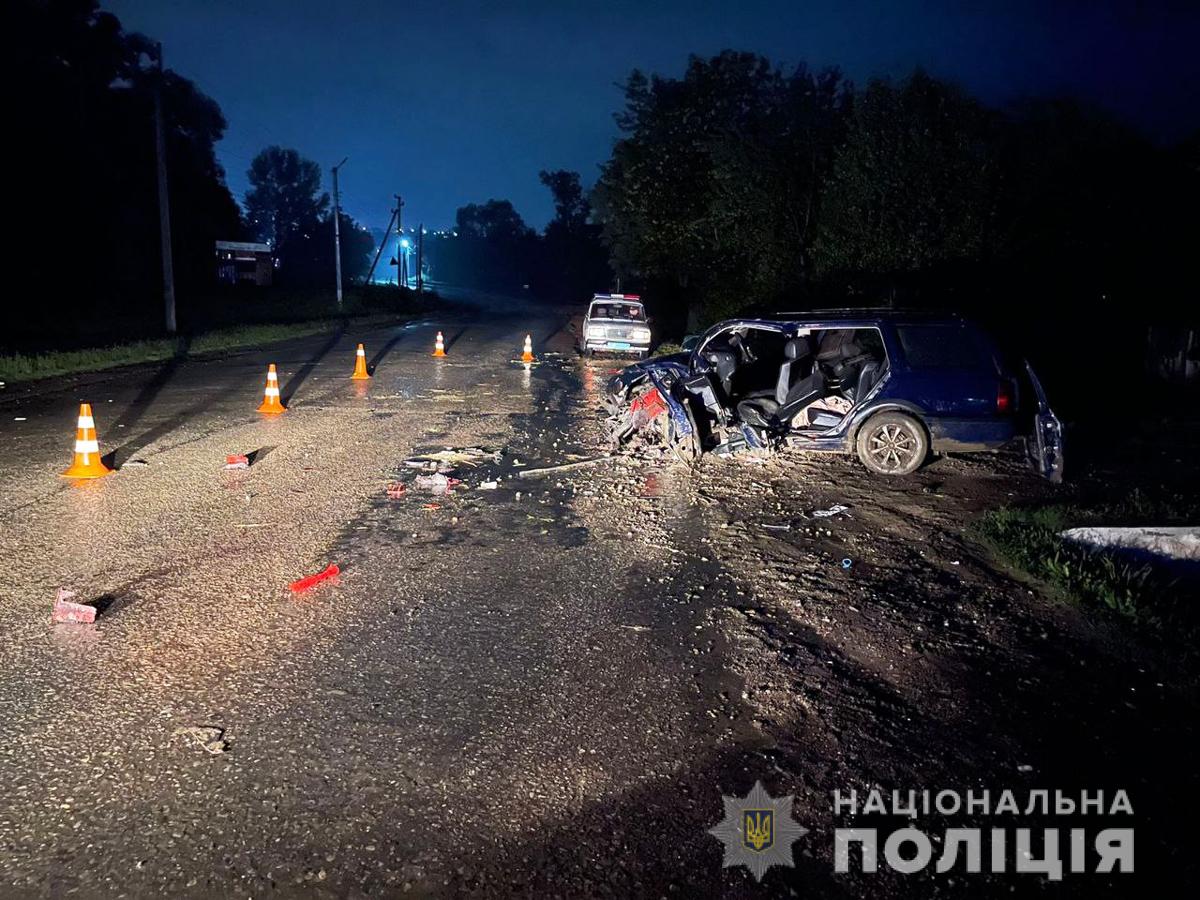 В’їхав в огорожу: на Буковині травмувався водій легковика