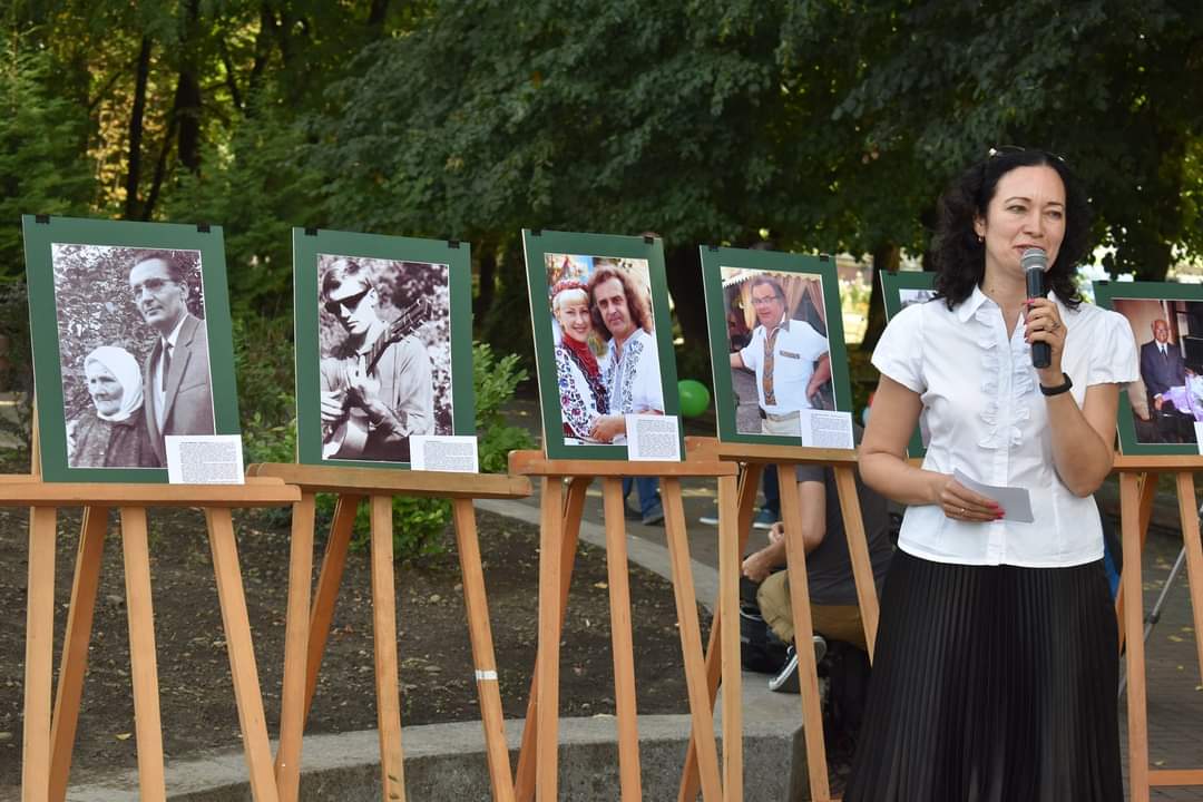 “Прості обличчя непростої історії”: у Кіцмані презентували фотовиставку