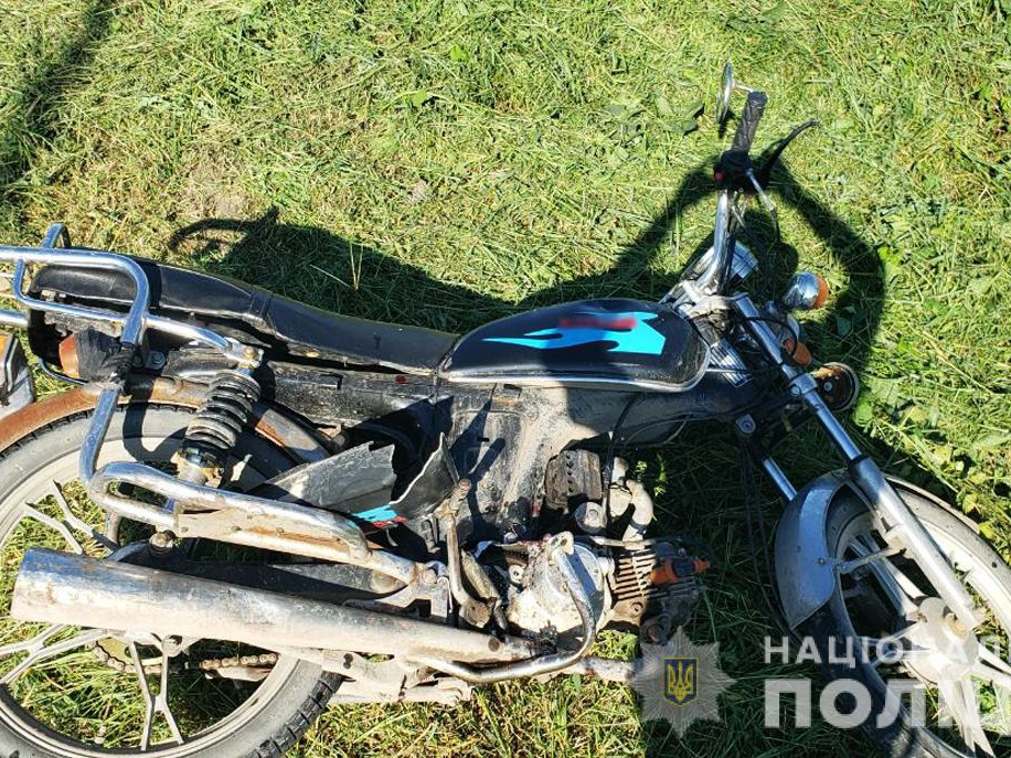 На Буковині зіткнулися мотоцикл та мікроавтобус: мотоцикліста госпіталізували