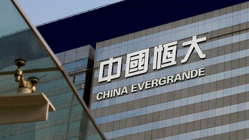 Криптовалюти та акції компаній світу “падають” через ризик дефолту китайської Evergrande