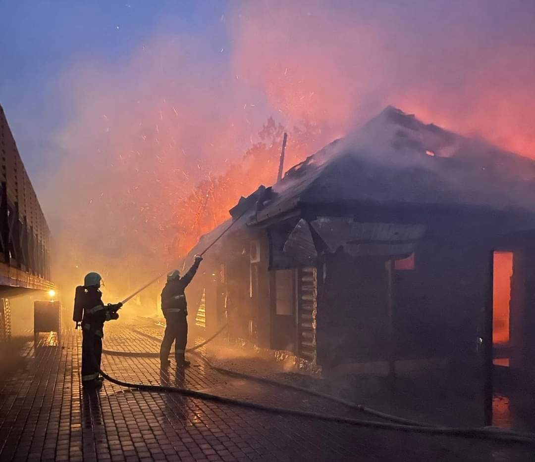 У Тарашанах горіла сауна: пожежа охопила 200 метрів квадратних