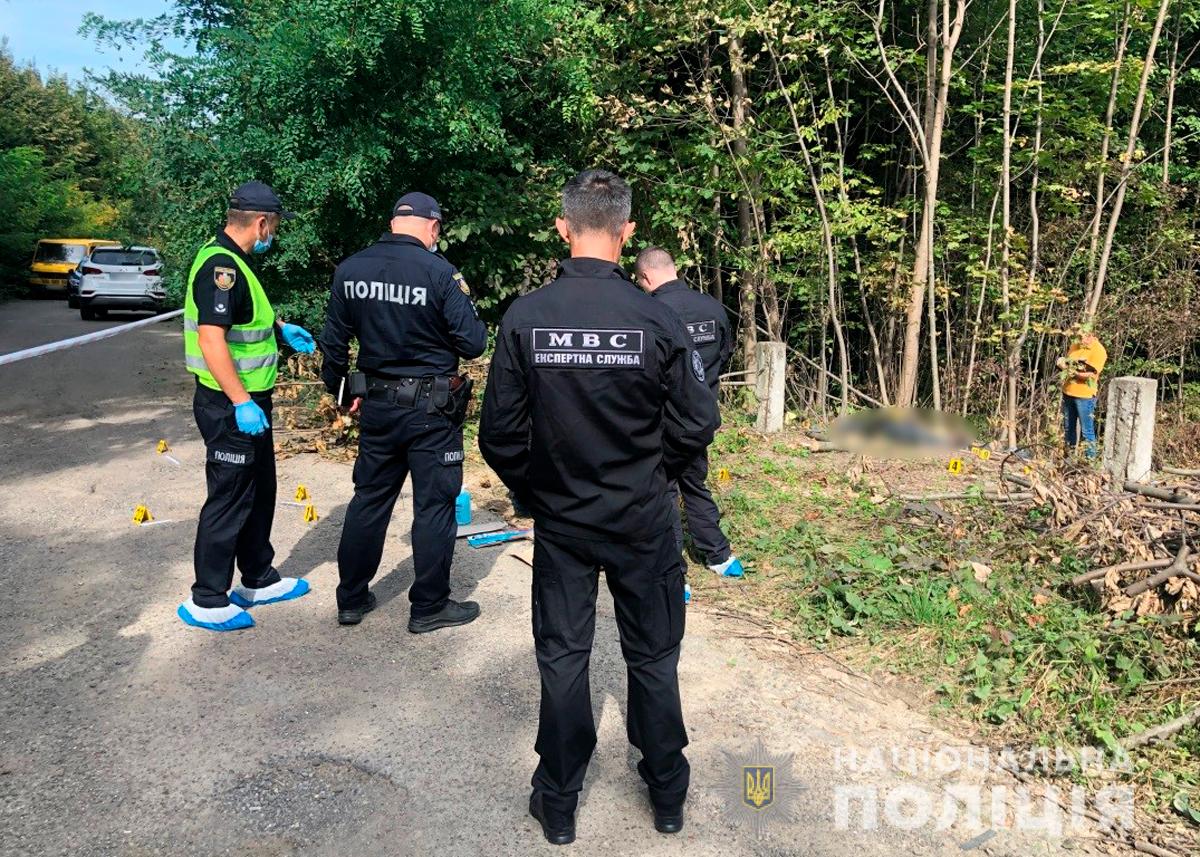 Буковинські поліцейські розкрили умисне вбивство жителя Волині, якого знайшли у лісосмузі, поблизу Тарашан