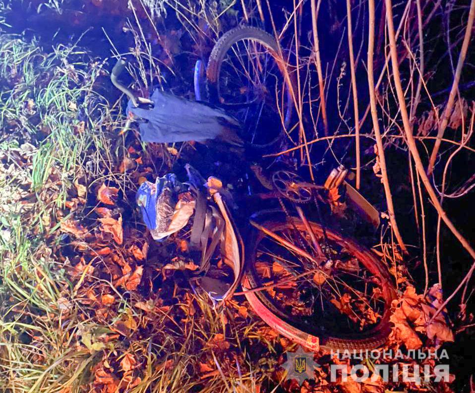Не помітив у темряві: на Буковині водій вантажівки збив 78-річного велосипедиста