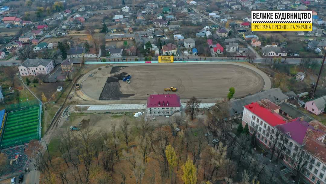 Обновки на Буковині: у Кіцмані реконструюють стадіон