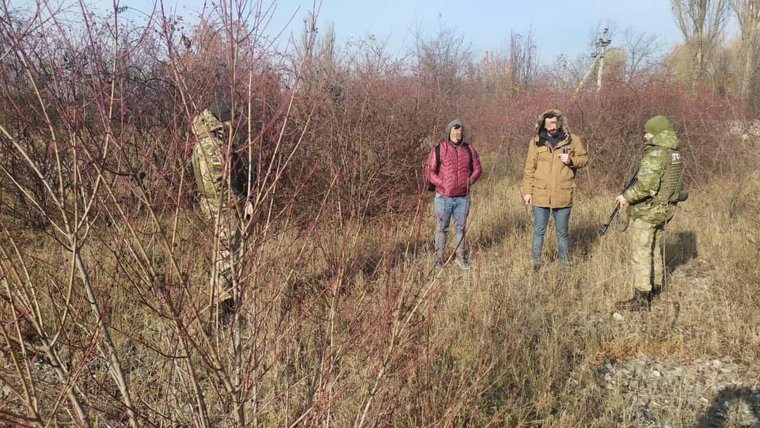 Мандрівники-нелегали прибули з Молдови: буковинські прикордонники затримали двох громадян Туреччини