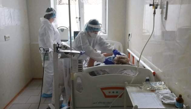 На ліжках інтенсивної терапії — 18 пацієнтів: чернівецькі лікарні заповнені більш як наполовину