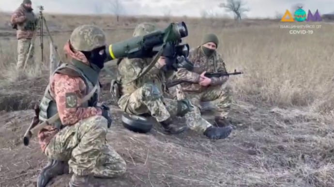 На Донбасі відбулися бойові стрільби з американських ракетних комплексів “Джавелін”