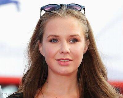 Незаконно відвідувала окупований Крим: російську акторку не пустили в Україну