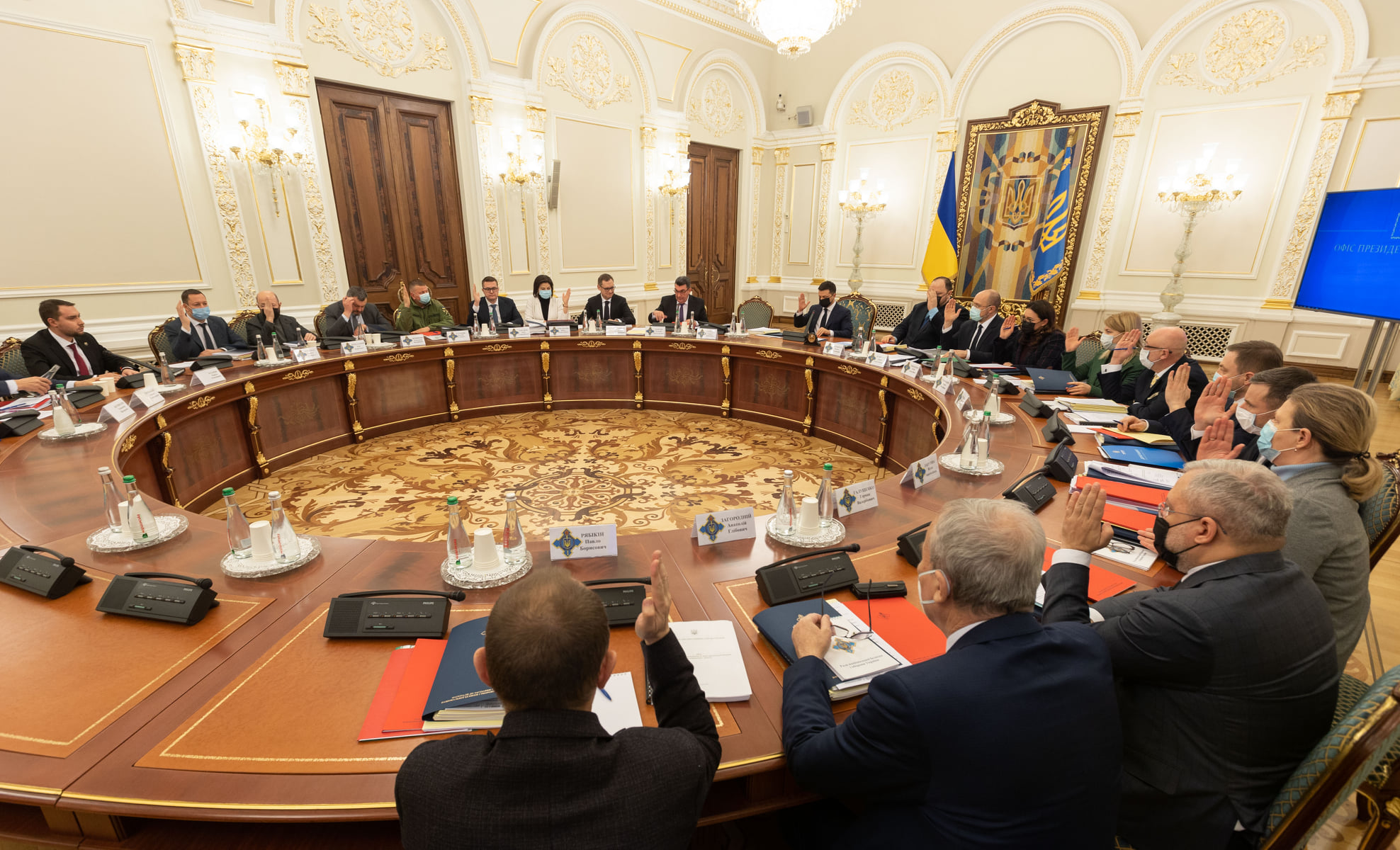 РНБО ухвалила рішення запровадити надзвичайний стан в Україні