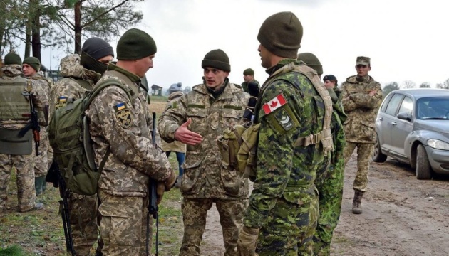 Канада відмовилася надіслати в Україну додаткових військових інструкторів