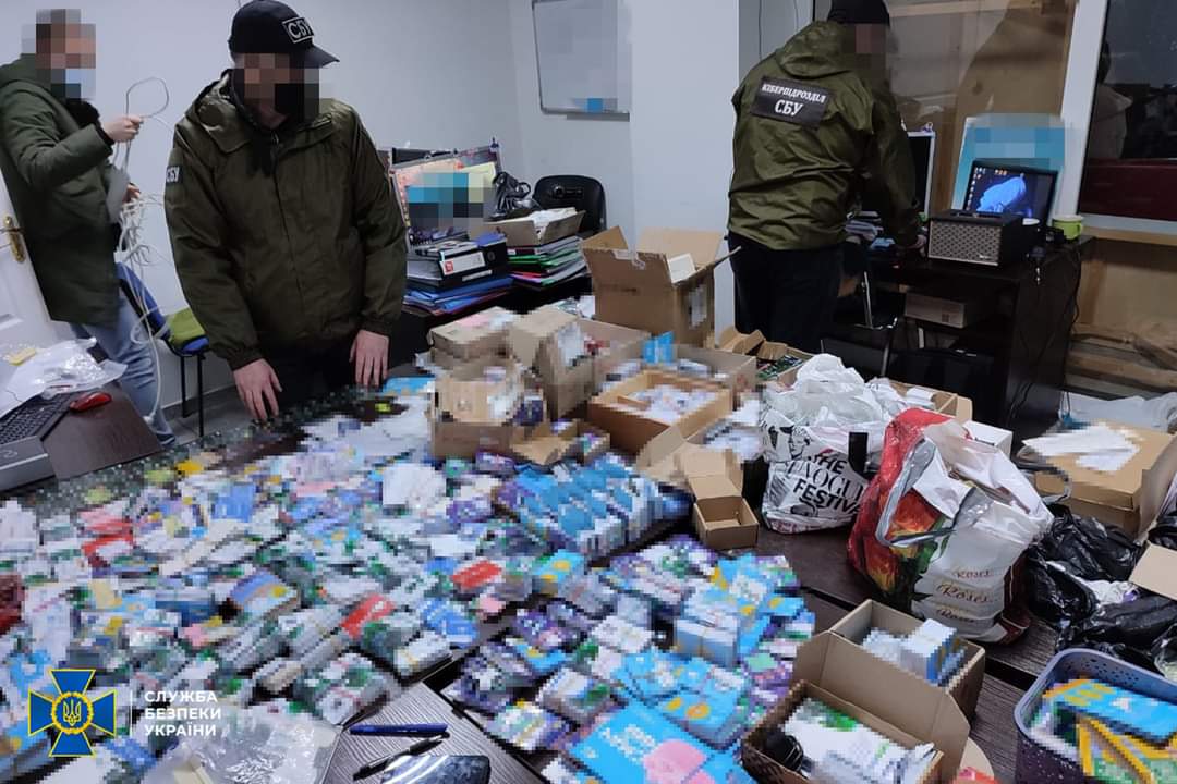 Служба безпеки України викрила “ботоферму” у Чернівцях: створили понад 20 тисяч акаунтів